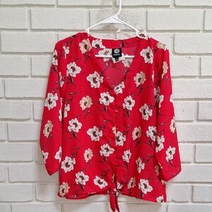 Bobeau Red Floral V-Neck Button Down Tie Bottom Top. Size Small NWT